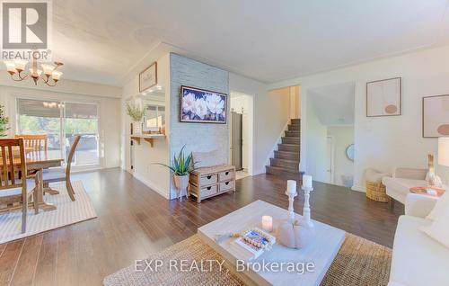 36 Blackfriars Place, Kitchener, ON - Indoor Photo Showing Living Room