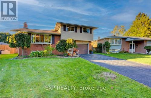 36 BLACKFRIARS PLACE  Kitchener, ON N2A 1M5