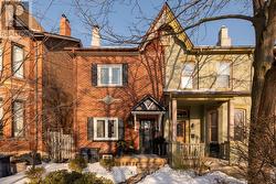 157 LIPPINCOTT STREET  Toronto, ON M5S 2P3