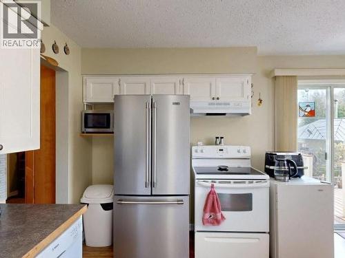 5170 Manson Ave, Powell River, BC - Indoor Photo Showing Kitchen