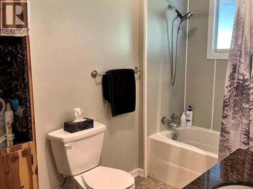 5170 Manson Ave, Powell River, BC - Indoor Photo Showing Bathroom