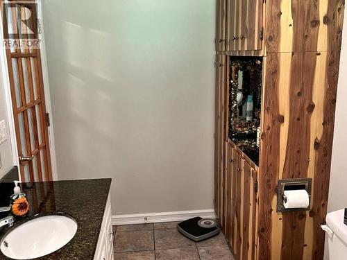 5170 Manson Ave, Powell River, BC - Indoor Photo Showing Bathroom