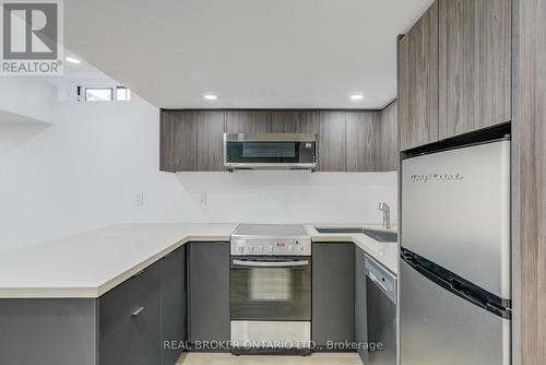 1371 Gull Crossing, Pickering, ON - Indoor Photo Showing Kitchen