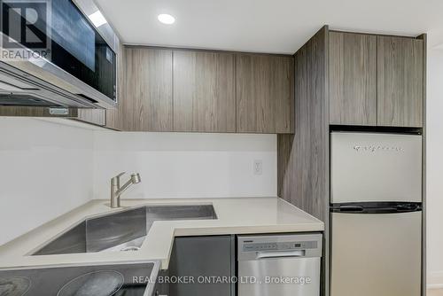 1371 Gull Crossing, Pickering, ON - Indoor Photo Showing Kitchen