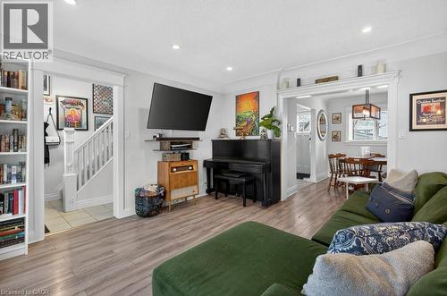 53 East 21St Street, Hamilton, ON - Indoor Photo Showing Living Room