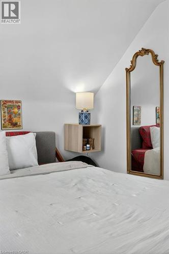 53 East 21St Street, Hamilton, ON - Indoor Photo Showing Bedroom