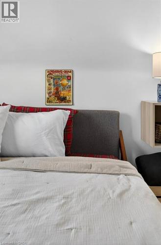 53 East 21St Street, Hamilton, ON - Indoor Photo Showing Bedroom