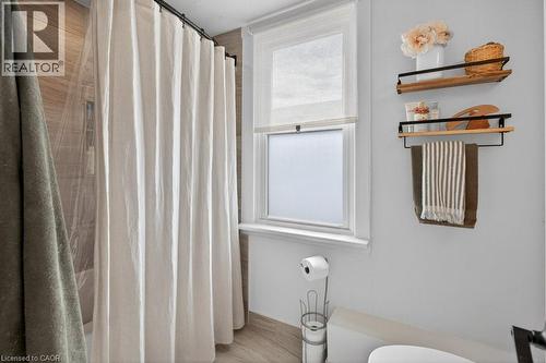 53 East 21St Street, Hamilton, ON - Indoor Photo Showing Bathroom