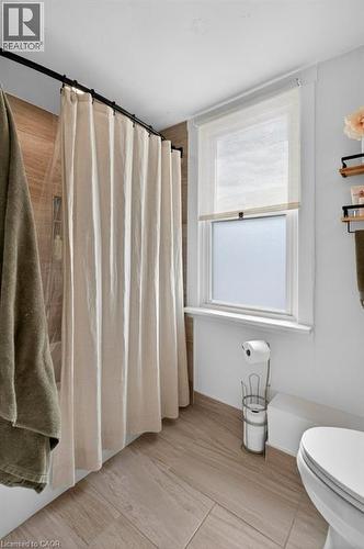 53 East 21St Street, Hamilton, ON - Indoor Photo Showing Bathroom