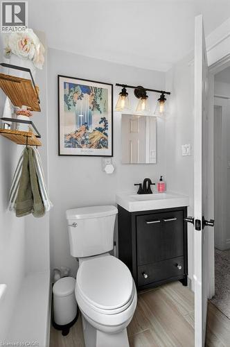 53 East 21St Street, Hamilton, ON - Indoor Photo Showing Bathroom