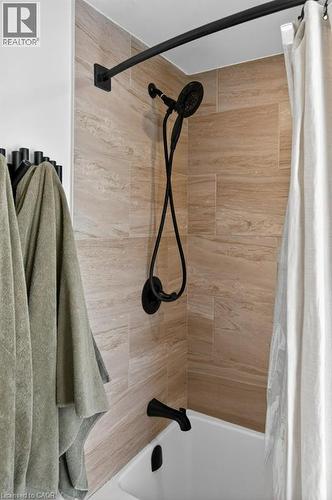 53 East 21St Street, Hamilton, ON - Indoor Photo Showing Bathroom