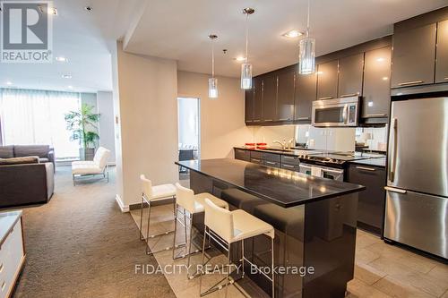 102 - 360 Patricia Street, Ottawa, ON - Indoor Photo Showing Kitchen With Upgraded Kitchen