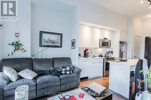 102 - 360 Patricia Street, Ottawa, ON - Indoor Photo Showing Living Room