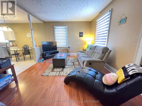 68 Wellington Street, Temiskaming Shores (New Liskeard), ON - Indoor Photo Showing Living Room