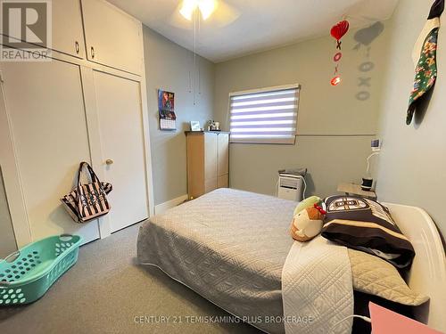 68 Wellington Street, Temiskaming Shores (New Liskeard), ON - Indoor Photo Showing Bedroom