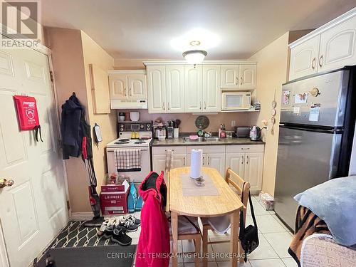 68 Wellington Street, Temiskaming Shores (New Liskeard), ON - Indoor Photo Showing Kitchen