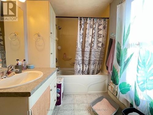 68 Wellington Street, Temiskaming Shores (New Liskeard), ON - Indoor Photo Showing Bathroom