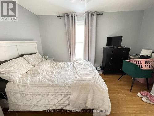68 Wellington Street, Temiskaming Shores (New Liskeard), ON - Indoor Photo Showing Bedroom