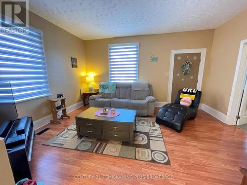 68 Wellington Street, Temiskaming Shores (New Liskeard), ON - Indoor Photo Showing Living Room
