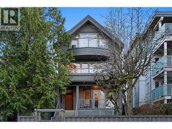 2142 W 1ST AVENUE  Vancouver, BC V6K 1E8