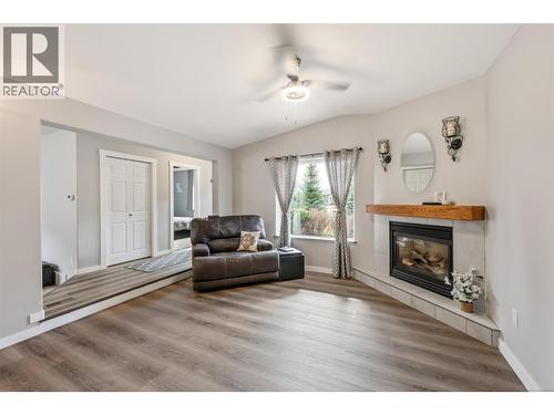 2616 Middle Bench Road, Keremeos, BC - Indoor Photo Showing Living Room With Fireplace