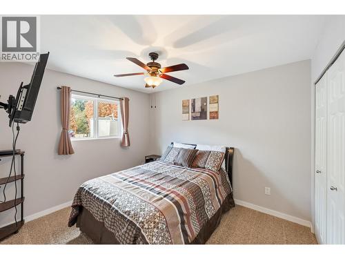 2616 Middle Bench Road, Keremeos, BC - Indoor Photo Showing Bedroom