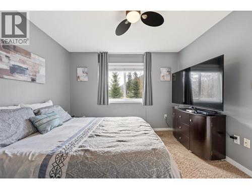 2616 Middle Bench Road, Keremeos, BC - Indoor Photo Showing Bedroom