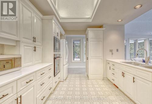 521 Vanessa Crescent, Mississauga, ON - Indoor Photo Showing Kitchen With Double Sink