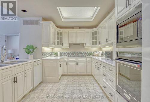 521 Vanessa Crescent, Mississauga, ON - Indoor Photo Showing Kitchen With Upgraded Kitchen