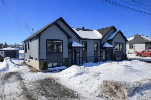 8246 14e Avenue  Saint-Georges, QC G5Y 0P9