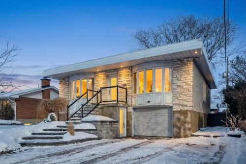 5915 Rue Vieni  Brossard, QC J4W 1C7