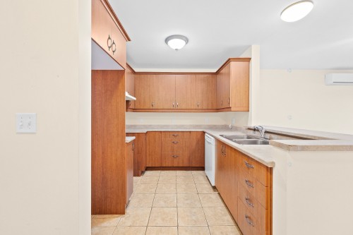 Cuisine - 111-33 Boul. St-Elzear E., Laval (Vimont), QC - Indoor Photo Showing Kitchen With Double Sink