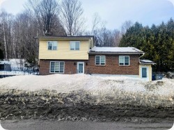 100 Ch. du Lac-Connelly  Saint-Hippolyte, QC J8A 1Z1