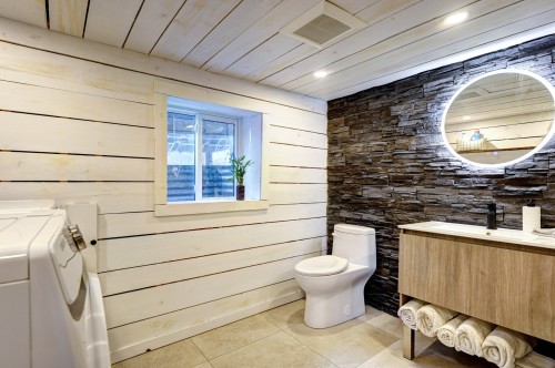 Salle de bains - 339 Rue De La Légende, Sainte-Adèle, QC - Indoor Photo Showing Laundry Room