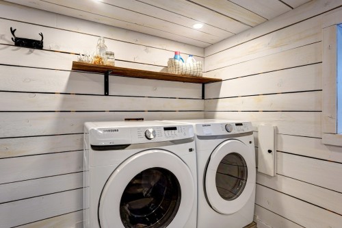 Salle de bains - 339 Rue De La Légende, Sainte-Adèle, QC - Indoor Photo Showing Laundry Room