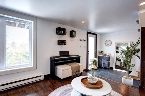 Salon - 339 Rue De La Légende, Sainte-Adèle, QC - Indoor Photo Showing Living Room