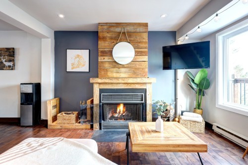 Salon - 339 Rue De La Légende, Sainte-Adèle, QC - Indoor Photo Showing Living Room With Fireplace