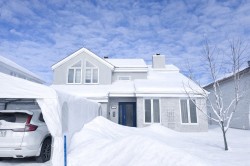 1242 Rue Gilles  Laval (Fabreville), QC H7P 4V2