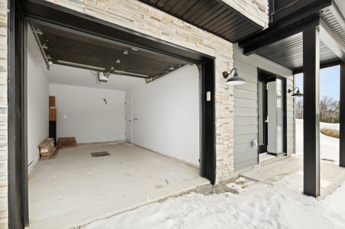 Garage - 701 Ch. Des Conifères, Piedmont, QC - Indoor Photo Showing Garage