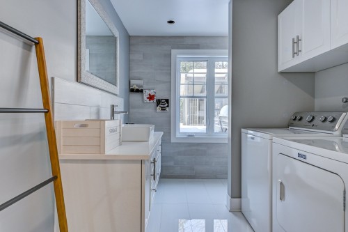 Salle de bains - 1129 Rue Du Clos-St-Urbain, Prévost, QC - Indoor Photo Showing Laundry Room