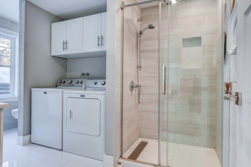 Salle de bains - 1129 Rue Du Clos-St-Urbain, Prévost, QC - Indoor Photo Showing Laundry Room