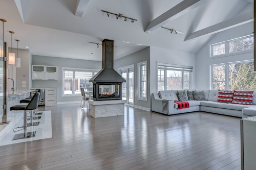 Vue d'ensemble - 1129 Rue Du Clos-St-Urbain, Prévost, QC - Indoor Photo Showing Living Room With Fireplace