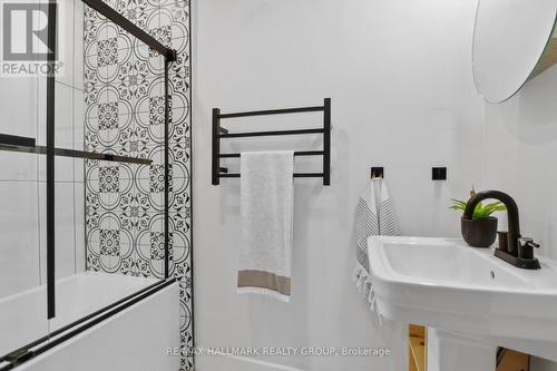 4 Lower Charlotte Street, Ottawa, ON - Indoor Photo Showing Bathroom