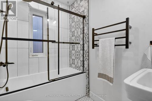 4 Lower Charlotte Street, Ottawa, ON - Indoor Photo Showing Bathroom