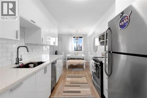 150 Park Unit# 1807, Windsor, ON - Indoor Photo Showing Kitchen With Upgraded Kitchen