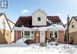 15 MEDONTE AVENUE  Toronto, ON M1L 1Z2