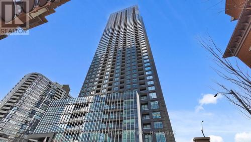 3807 - 395 SQUARE ONE DRIVE  Mississauga, ON L5B 0P6