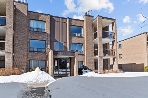 3-11113 Rue Meighen  Montréal (Pierrefonds-Roxboro), QC H8Y 3H7