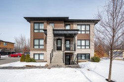 3533 Rue Émile-Bouthillier  Longueuil (Saint-Hubert), QC J3Y 0P9