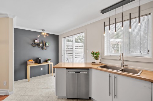 Cuisine - 3182 Boul. St-Martin E., Laval (Duvernay), QC - Indoor Photo Showing Kitchen With Double Sink